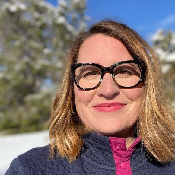 Profile Picture of Julie Keefe (@preppymissy) on Poshmark