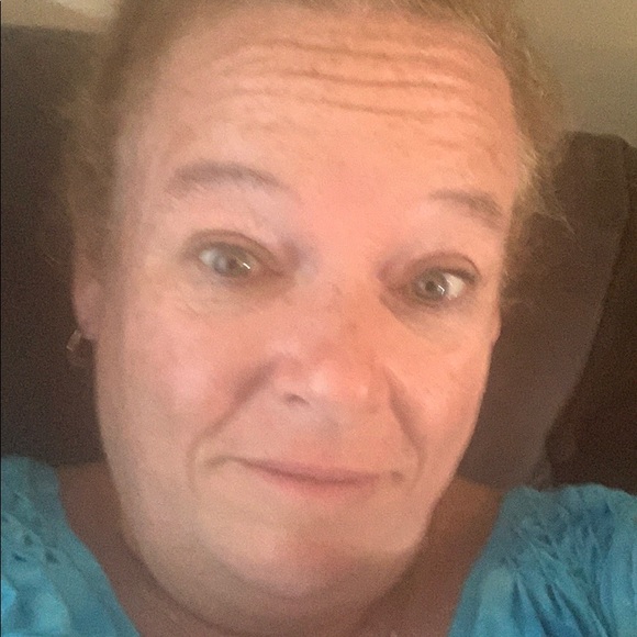 Profile Picture of Alison Roberts (@alisonrobert190) on Poshmark