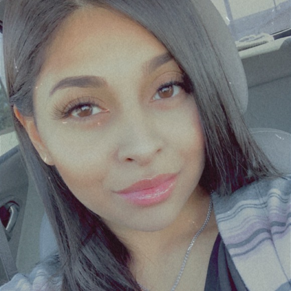 Profile Picture of Destiny Cordova (@jaydee1109) on Poshmark