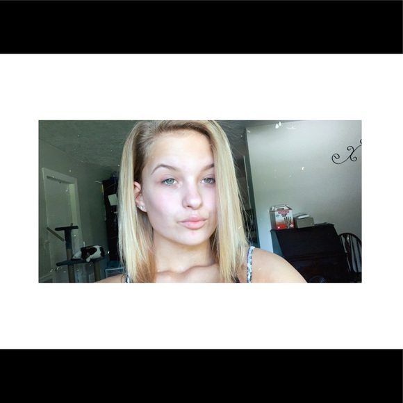 Profile Picture of Olivia Lockhart (@olivialockha156) on Poshmark