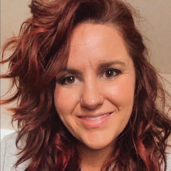 Profile Picture of Jara Hesterly (@jara_hesterly) on Poshmark