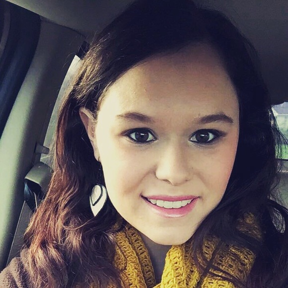 Profile Picture of Michaela Rawlins (@mrawlins1) on Poshmark