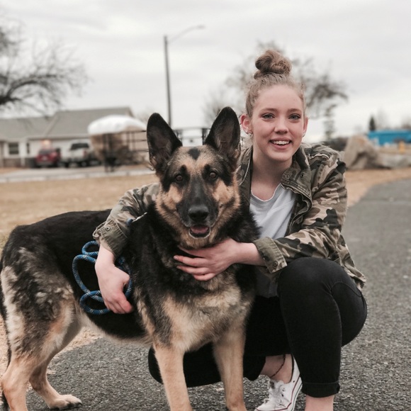 Profile Picture of Sydney Wippert (@symichelle99) on Poshmark