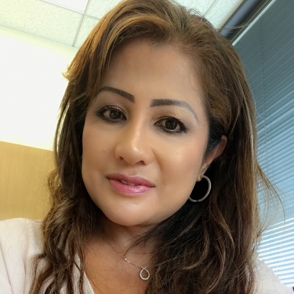 Profile Picture of Cathy Allen (@cattts) on Poshmark