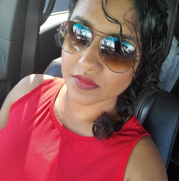 Kim Etwaroo - Poshmark Profile Picture of Kim Etwaroo (@kayshenae) on Poshmark