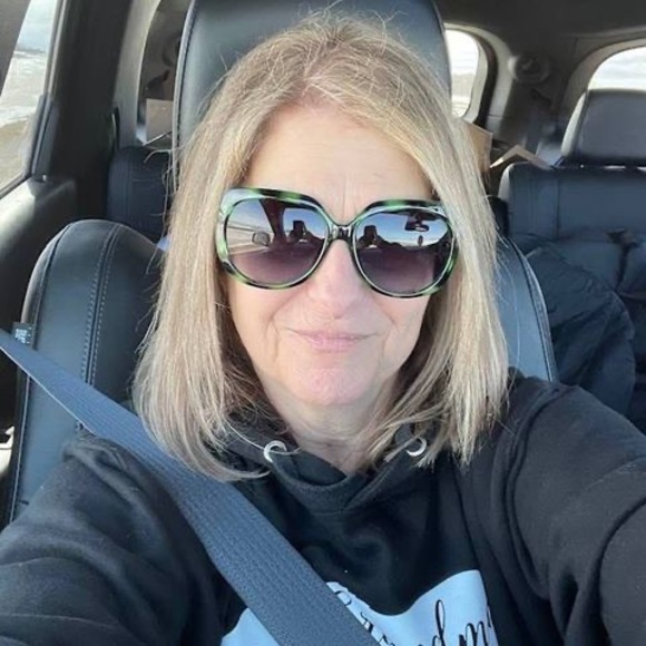 Profile Picture of Kerrilee Linklater (@klinklater66) on Poshmark