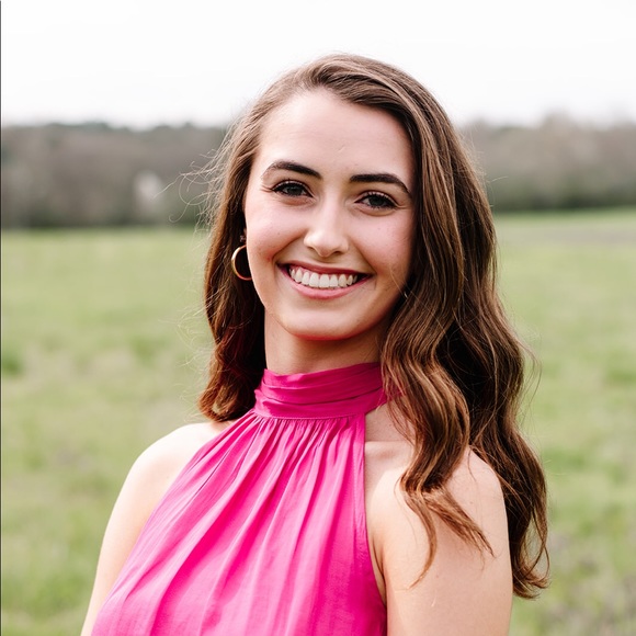 Profile Picture of Peyton Hurst (@pfh9271) on Poshmark