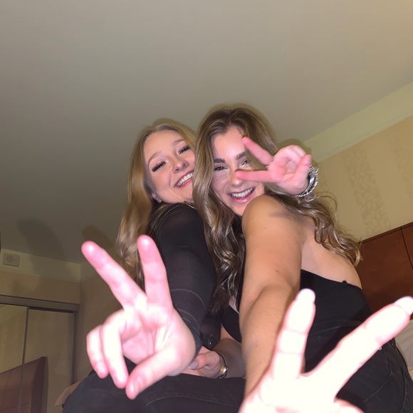 Profile Picture of Ally Sheedy (@lexxxxiiii15) on Poshmark