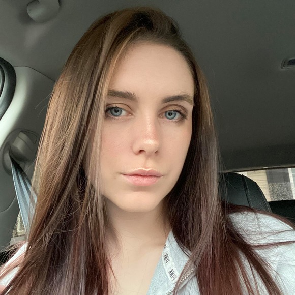 Profile Picture of Silken Harlan (@silk_) on Poshmark