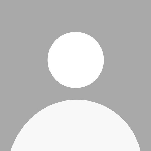 Profile Picture of Darbie 🤍 (@posh_marker23) on Poshmark