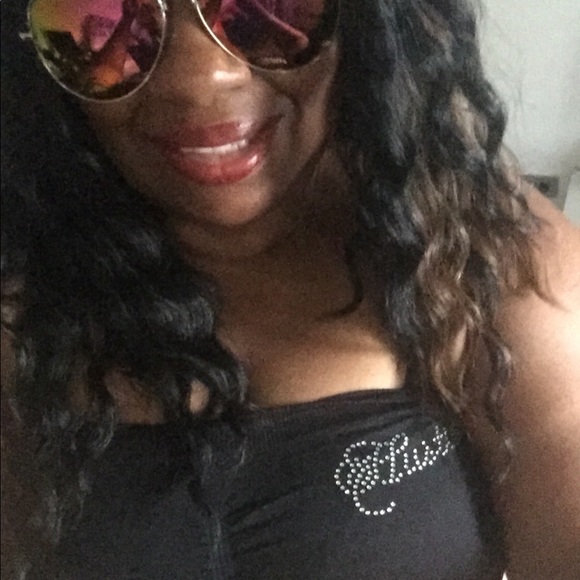 Profile Photo of Renella Mitchell (@renellamitchell) on Poshmark