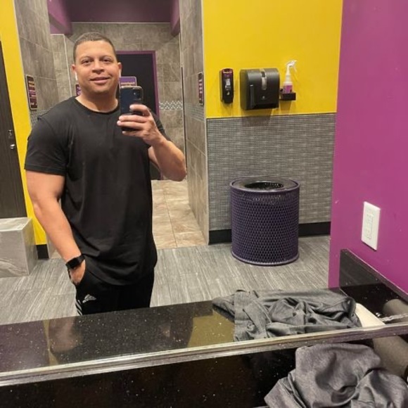 Profile Picture of Julio Ochoa (@julioochoa533) on Poshmark