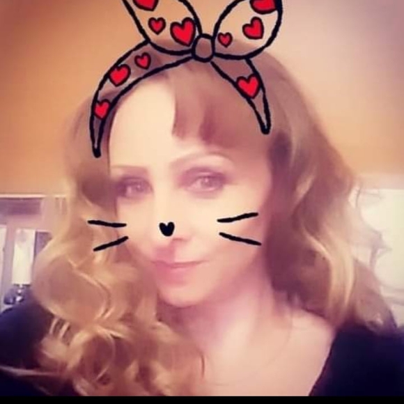 Profile Picture of Annalisa Dautel (@annalisa4052) on Poshmark