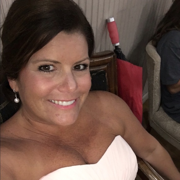 Profile Picture of Amy Gables (@agables) on Poshmark