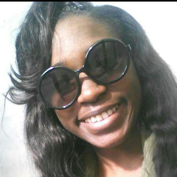 Profile Picture of Bianca Bennett (@biancapm) on Poshmark