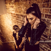 Profile Picture of Julia Webb (@JukeboxJulia) on Youtube