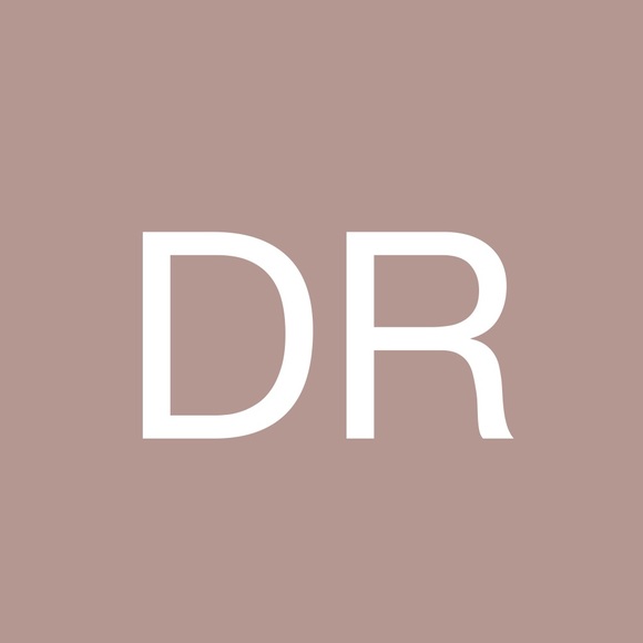 Profile Picture of Danielle Rutledge (@drutl) on Poshmark