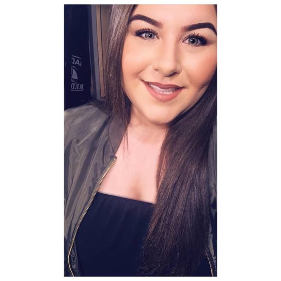 Profile Picture of Desirae Dahdah (@desirae__ann) on Poshmark