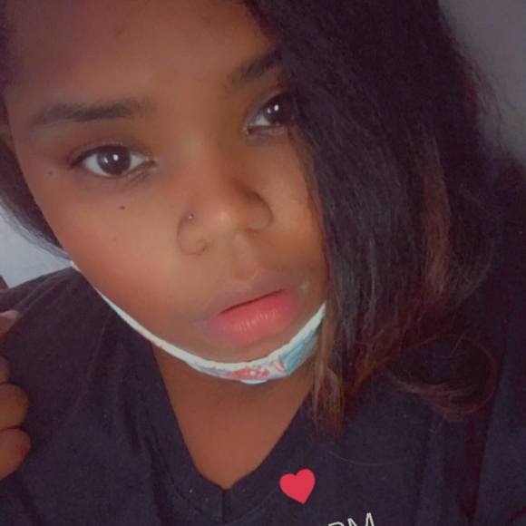 Profile Picture of Sadè Mitchell (@snookumsz88) on Poshmark