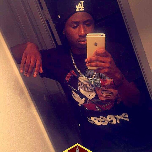 Profile Picture of Robert Lucious (@deauxboysteeze) on Poshmark