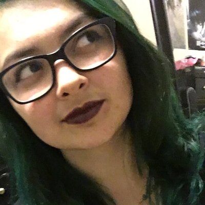 Profile Picture of Paige Simon (@sweater4urthots) on Twitter