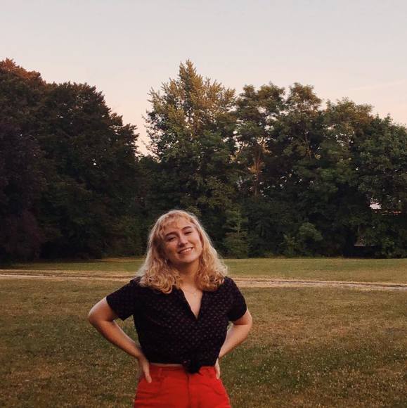 Profile Picture of Chloe Maclagan (@chloesmac) on Poshmark