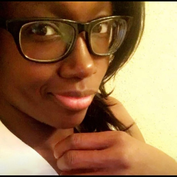 Profile Picture of Alicia Harris (@lisa77035) on Poshmark