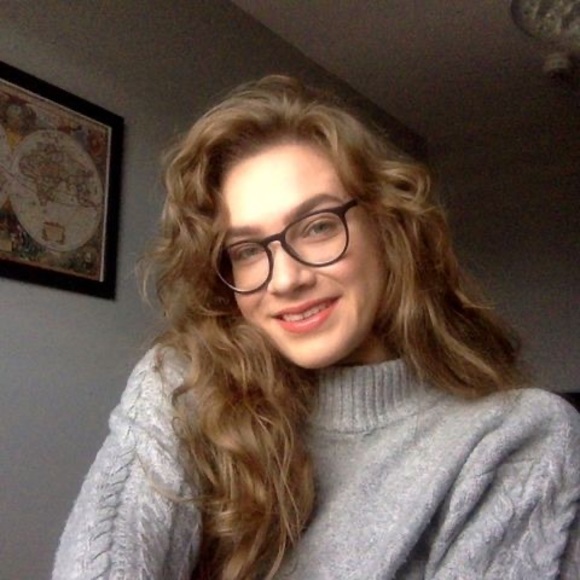 Profile Picture of Olivia Rusilowicz (@oliviarusi) on Poshmark