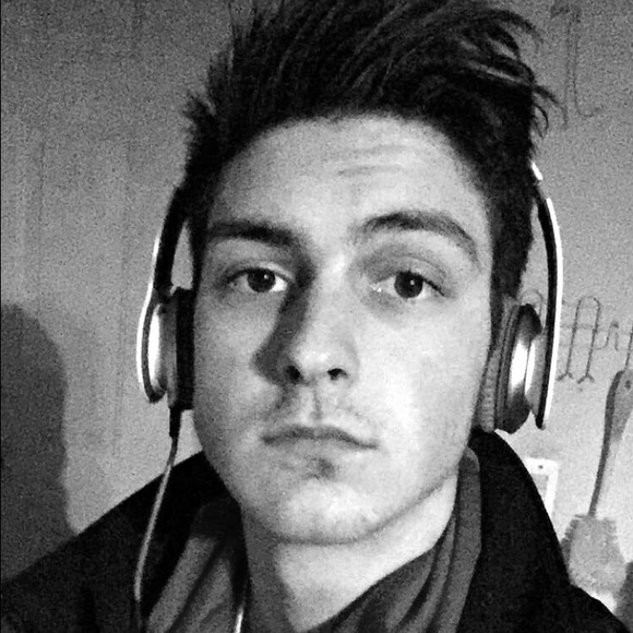 Profile Picture of Austin Steele (@austinsteele10) on Poshmark