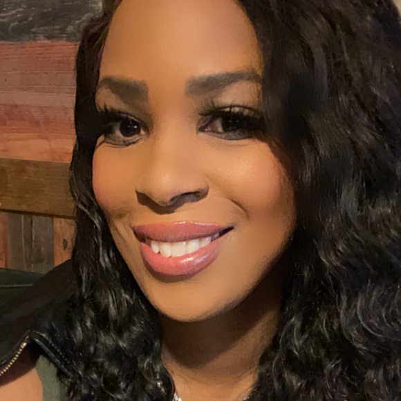 Profile Picture of Shelly Brabham (@s_broyal) on Poshmark