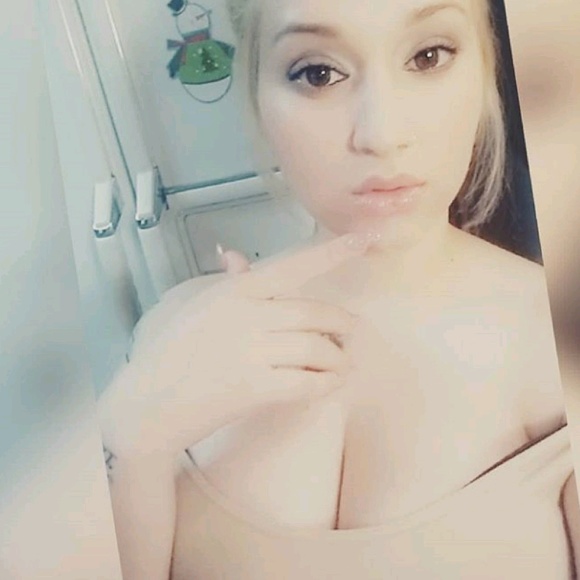 Profile Picture of Crystal Hance (@crystal_hance) on Poshmark