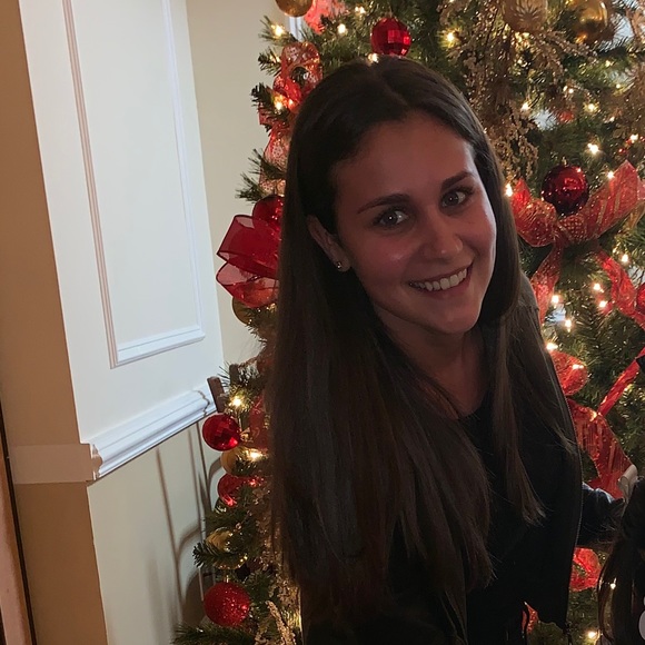 Profile Picture of Jenna Luongo (@jennaluongo) on Poshmark