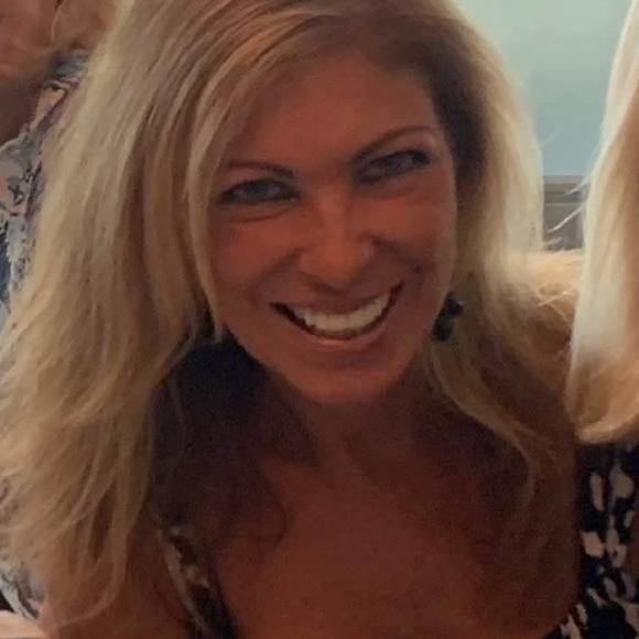 Profile Picture of Michelle Leonetti (@mpl1964) on Poshmark