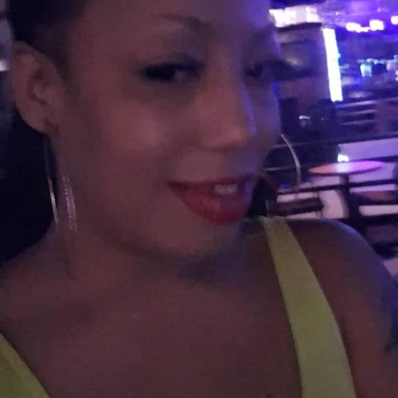 Tamisha Sutton - Poshmark Profile Picture of Tamisha Sutton (@tamishasutton) on Poshmark