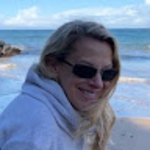 Profile Picture of Lisa Mancarella (@lisamancarella1) on Poshmark