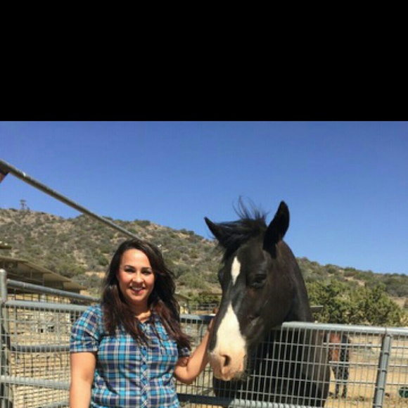 Profile Picture of Connie Consalvi (@connieconsalvi) on Poshmark
