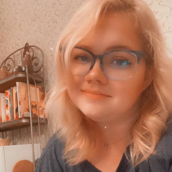 Profile Picture of Rebecca Schneider (@bpaigexx) on Poshmark