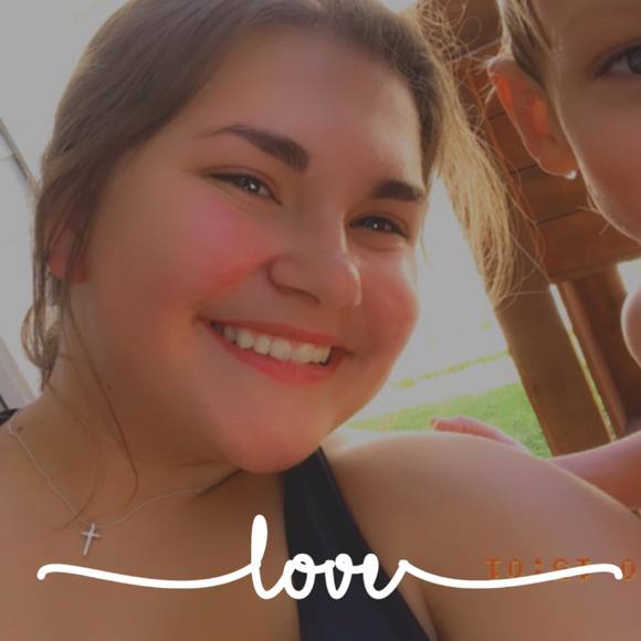 Profile Picture of Autumn Fling (@autumnfling) on Poshmark