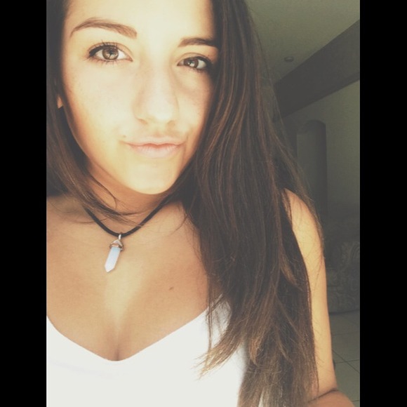 Profile Picture of Danielle Gerlach (@daniellegerlach) on Poshmark