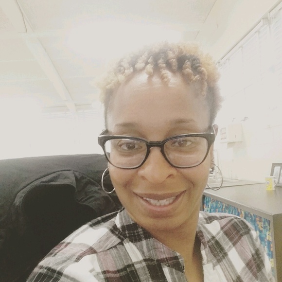 Profile Picture of Marcie Barrett (@barrettm77) on Poshmark