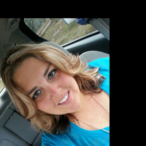 Profile Picture of Tawnya Speedling (@tawnyah) on Poshmark