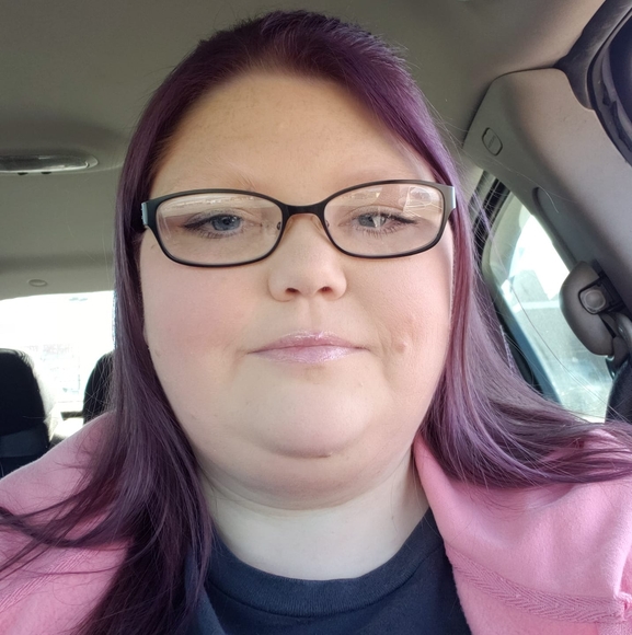 Profile Picture of Amanda Bledsoe (@froggi_05) on Poshmark