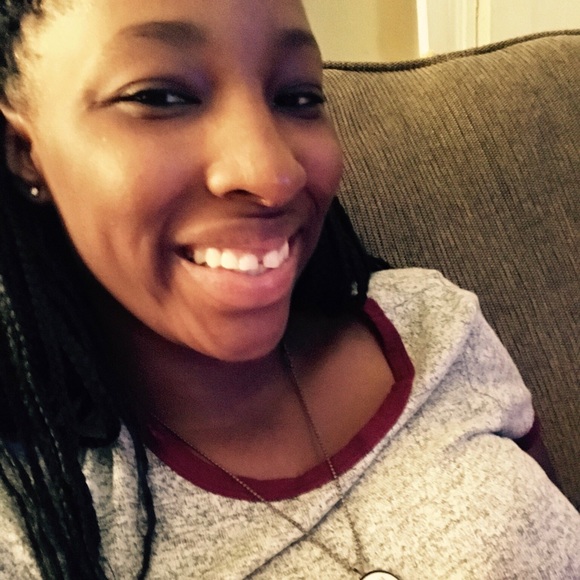 Profile Picture of Cheree Handy (@reeree1324) on Poshmark