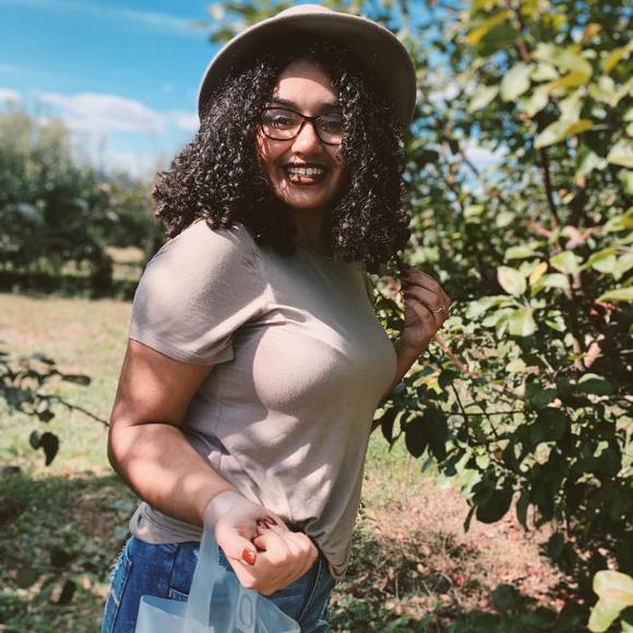 Profile Picture of Samara Gonzalez (@its_sammi) on Poshmark