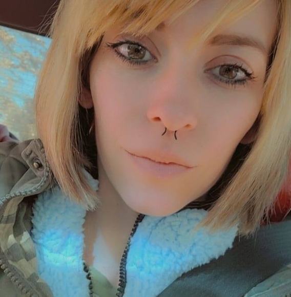 Profile Picture of Cassandra Keen (@ckeen89) on Poshmark