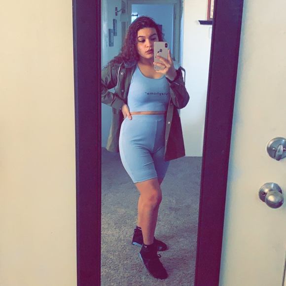 Profile Picture of Xiomara Falero (@xiomaramarii) on Poshmark