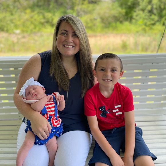 Profile Picture of Amber Riffe (@howington_an) on Poshmark