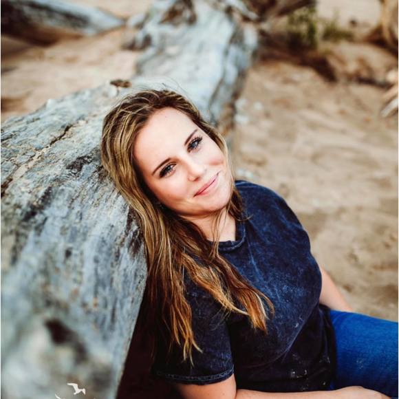 Profile Picture of Jordyn Nevills (@jordynnevills) on Poshmark