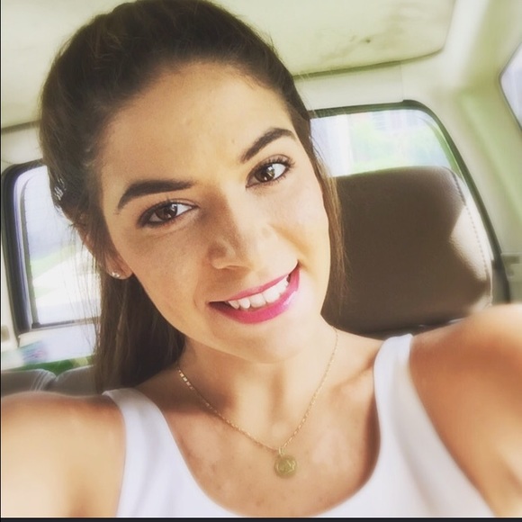 Profile Picture of Stephanie Ramos (@sramos5) on Poshmark