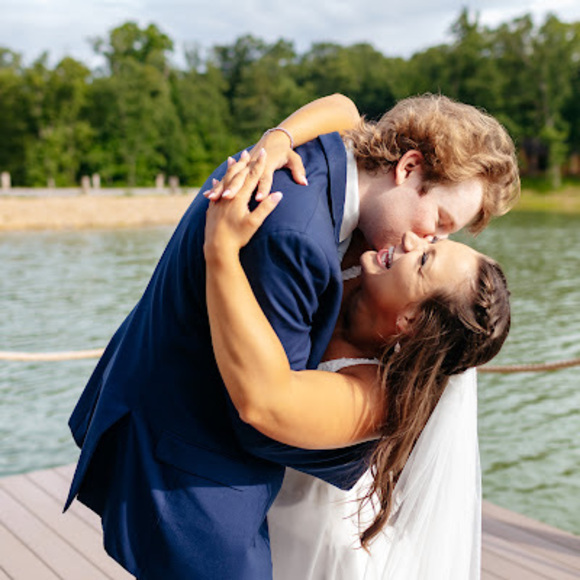 Profile Picture of Hannah Hannaford (@hannahhannaford) on Poshmark